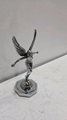 Lot 9 - WINGED FEMALE RADIATOR CAP 7" TALL