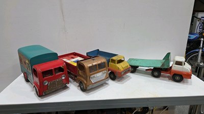 Lot 267 - 4 X TRI-ANG MODEL LORRIES