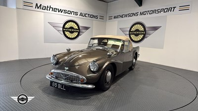 Lot 520 - 1961 DAIMLER SP 250