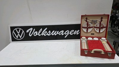 Lot 605 - VOLKSWAGEN LIGHT UP SIGN & BREXTON PICNIC SET