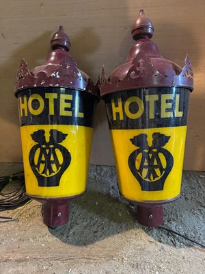 Lot 509 - PAIR OF ROUND , HOTEL STYLE LAMPS 28" X 12"