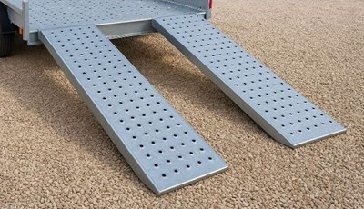 Lot 41 - RHINO RECOVERY LOADING RAMPS-HEAVY DUTY SWL 3 TON PER PAIR 5 FT LONG
