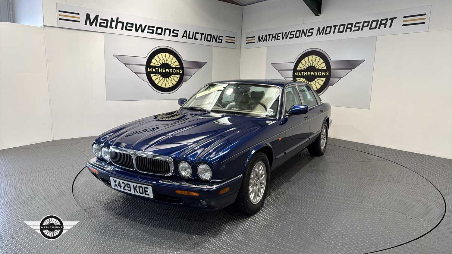 Lot 6 - 2000 JAGUAR XJ8 AUTO