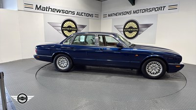 Lot 6 - 2000 JAGUAR XJ8 AUTO