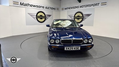 Lot 6 - 2000 JAGUAR XJ8 AUTO