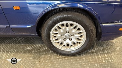 Lot 6 - 2000 JAGUAR XJ8 AUTO
