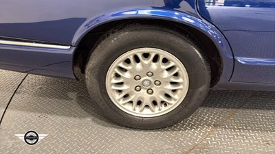 Lot 6 - 2000 JAGUAR XJ8 AUTO