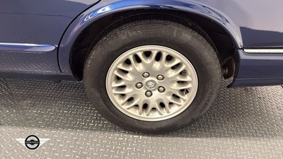 Lot 6 - 2000 JAGUAR XJ8 AUTO