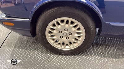 Lot 6 - 2000 JAGUAR XJ8 AUTO