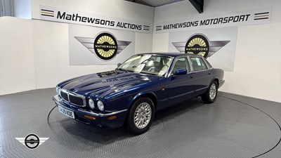 Lot 6 - 2000 JAGUAR XJ8 AUTO