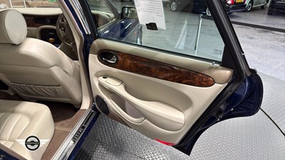 Lot 6 - 2000 JAGUAR XJ8 AUTO