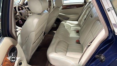 Lot 6 - 2000 JAGUAR XJ8 AUTO