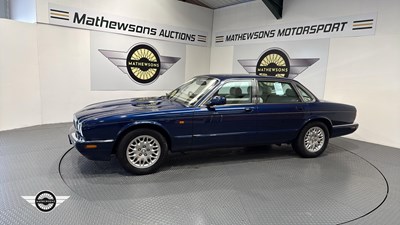 Lot 6 - 2000 JAGUAR XJ8 AUTO