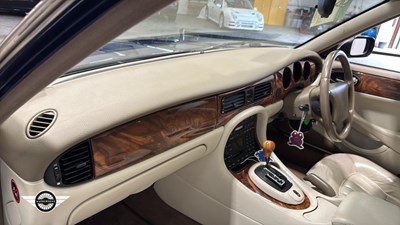 Lot 6 - 2000 JAGUAR XJ8 AUTO