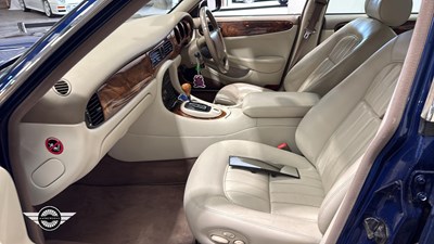Lot 6 - 2000 JAGUAR XJ8 AUTO