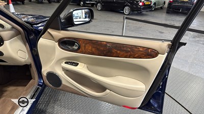 Lot 6 - 2000 JAGUAR XJ8 AUTO