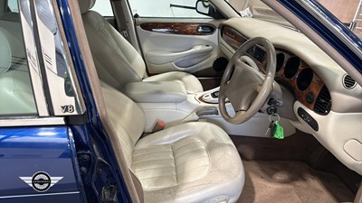 Lot 6 - 2000 JAGUAR XJ8 AUTO