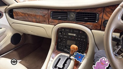 Lot 6 - 2000 JAGUAR XJ8 AUTO