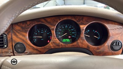 Lot 6 - 2000 JAGUAR XJ8 AUTO