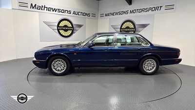 Lot 6 - 2000 JAGUAR XJ8 AUTO