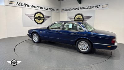 Lot 6 - 2000 JAGUAR XJ8 AUTO
