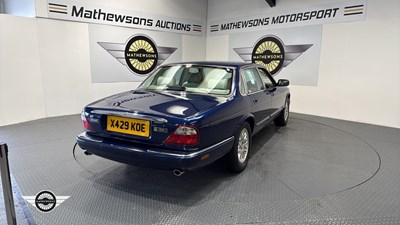 Lot 6 - 2000 JAGUAR XJ8 AUTO
