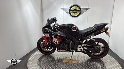 Lot 22 - 2010 YAMAHA YZF R1 09