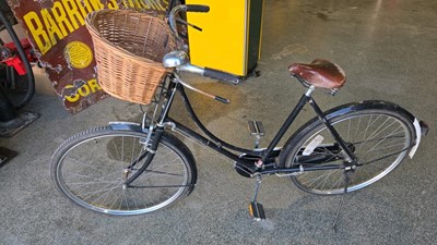 Lot 887 - LADIES PASHBEY 3 SPEED BICYCLE