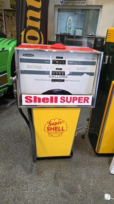 Lot 601 - AVERY HARDOLL RESTORED SHELL PETROL PUMP