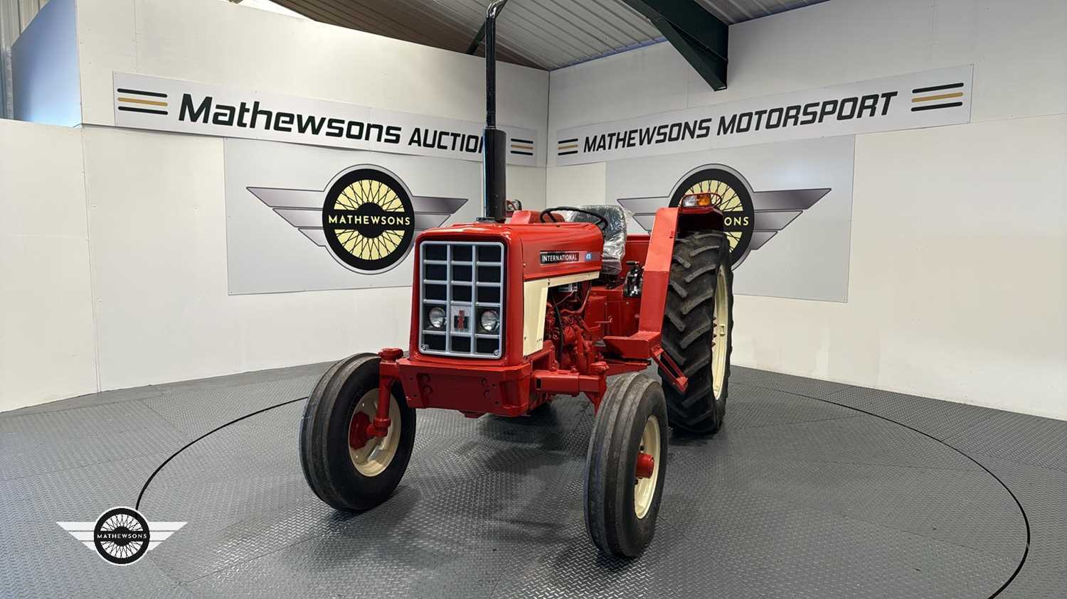 Lot 252 - 1976 INTERNATIONAL HARVESTER TRACTOR