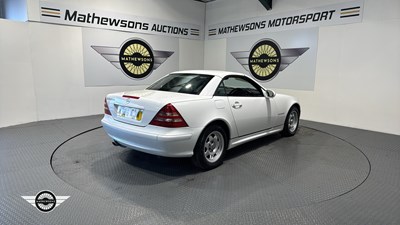 Lot 258 - 2000 MERCEDES SLK 200 KOMPRESSOR