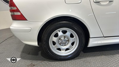 Lot 258 - 2000 MERCEDES SLK 200 KOMPRESSOR