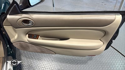 Lot 368 - 1998 JAGUAR XK8 COUPE AUTO