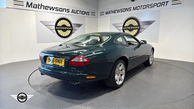 Lot 368 - 1998 JAGUAR XK8 COUPE AUTO