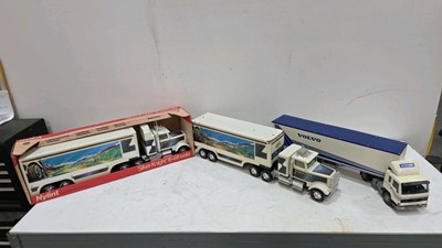 Lot 853 - 3 MODEL TRUCKS & TRAILERS THE SILVER KNIGHT IS NEW OLD STOCK