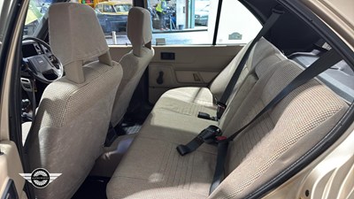 Lot 564 - 1989 VOLVO 340 GL