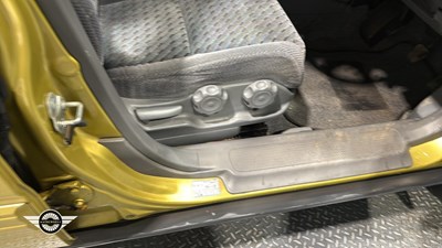 Lot 620 - 1999 HONDA CR-V ES