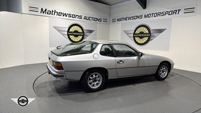 Lot 68 - 1980 PORSCHE 924