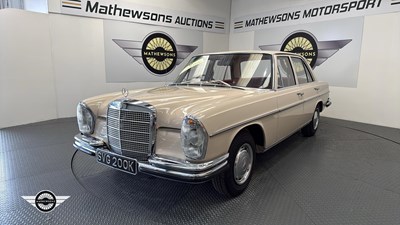 Lot 114 - 1971 MERCEDES 280S AUTO