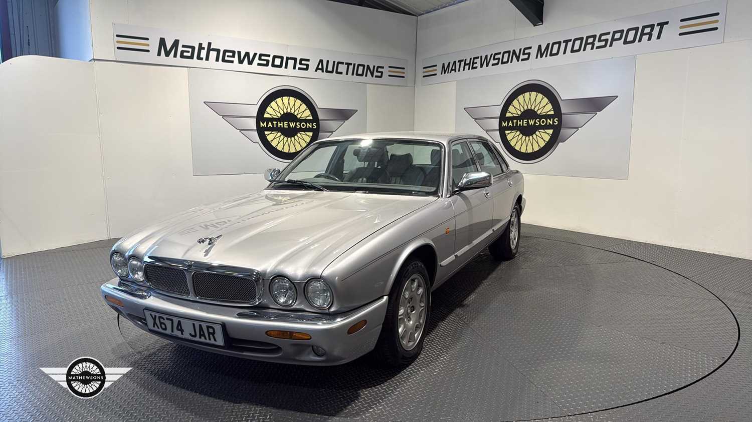 Lot 646 - 2000 JAGUAR XJ8 AUTO