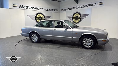 Lot 646 - 2000 JAGUAR XJ8 AUTO