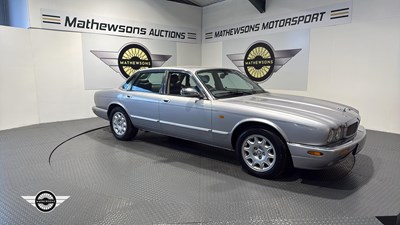 Lot 646 - 2000 JAGUAR XJ8 AUTO