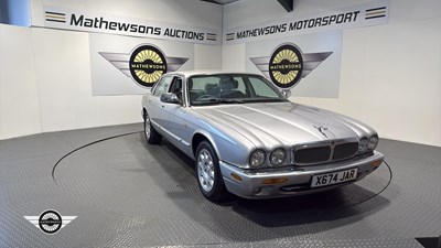 Lot 646 - 2000 JAGUAR XJ8 AUTO