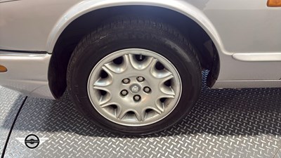 Lot 646 - 2000 JAGUAR XJ8 AUTO