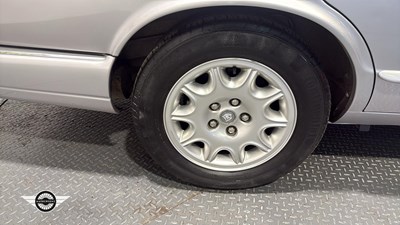 Lot 646 - 2000 JAGUAR XJ8 AUTO