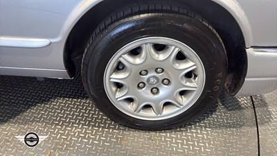 Lot 646 - 2000 JAGUAR XJ8 AUTO