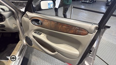 Lot 646 - 2000 JAGUAR XJ8 AUTO