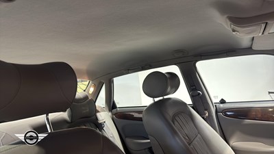Lot 646 - 2000 JAGUAR XJ8 AUTO
