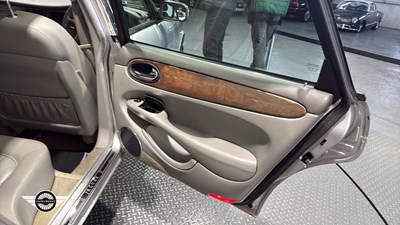 Lot 646 - 2000 JAGUAR XJ8 AUTO