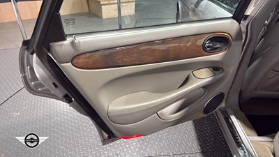 Lot 646 - 2000 JAGUAR XJ8 AUTO